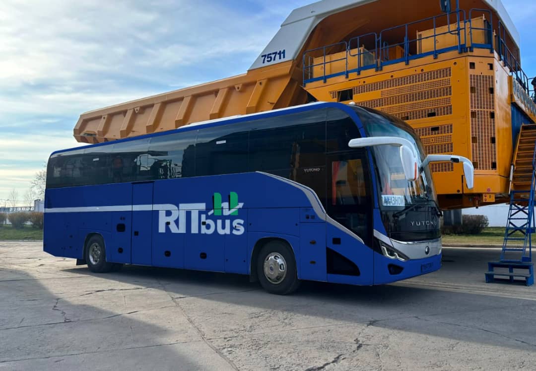 Autocar de référence aux couleurs RITbus, visuel associé au projet de flotte RIT Mobility